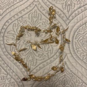 🌟Brand new 🌟 gold and pearl hair vine